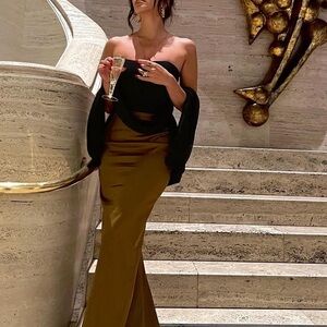 DANA FOLEY NYC CORSET WITH ATTACHED SHAWL